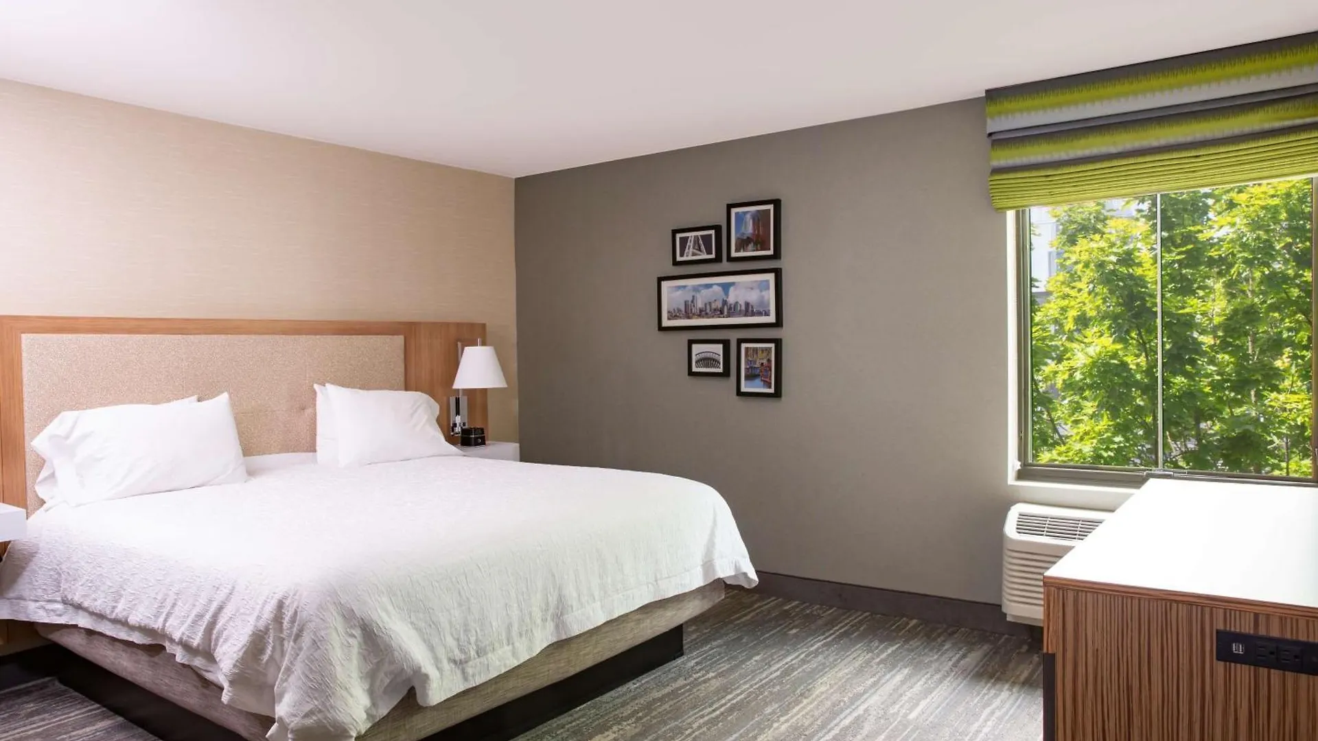Hampton Inn & Suites Seattle-Downtown